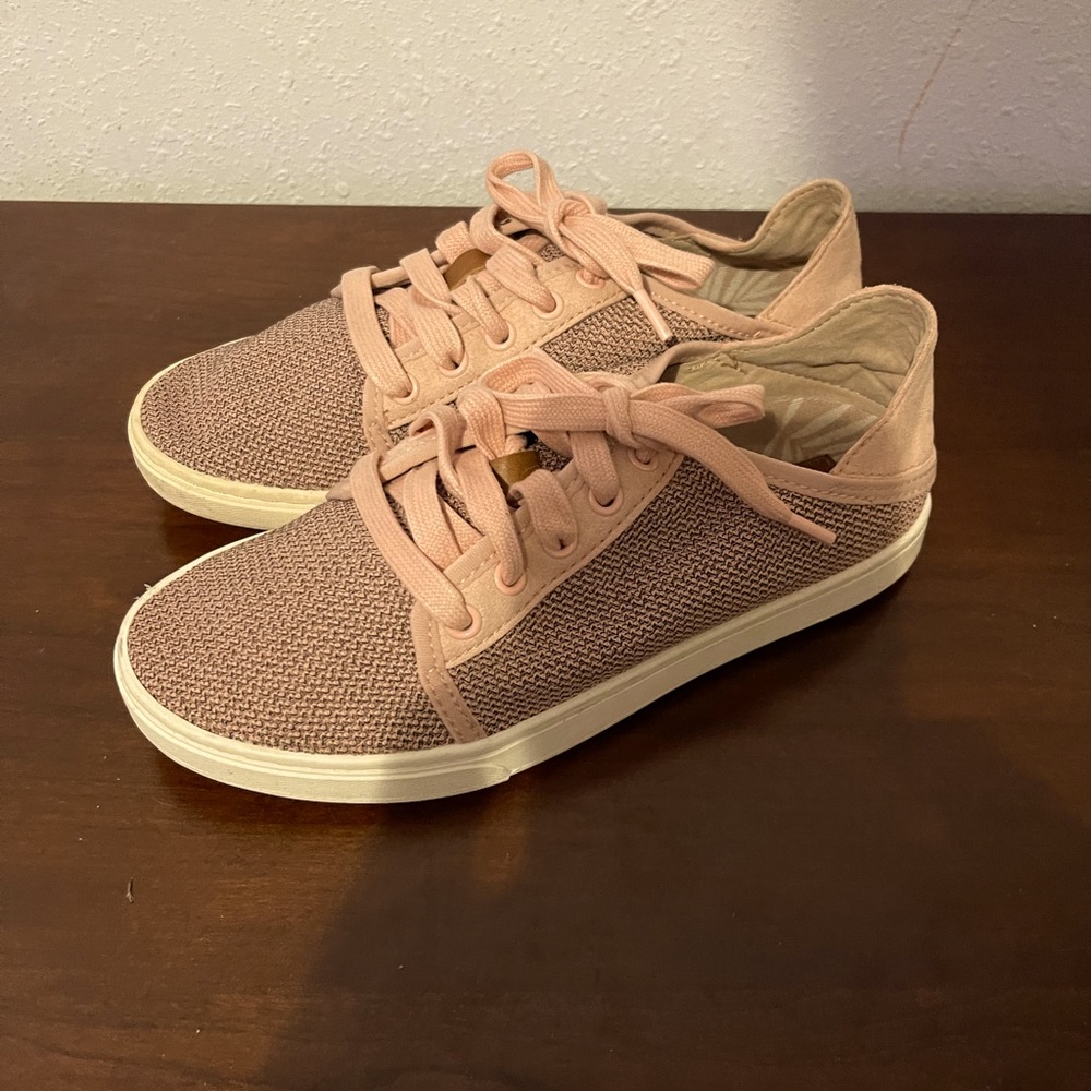 Women's Pink Casual Sneakers Used. No box.
